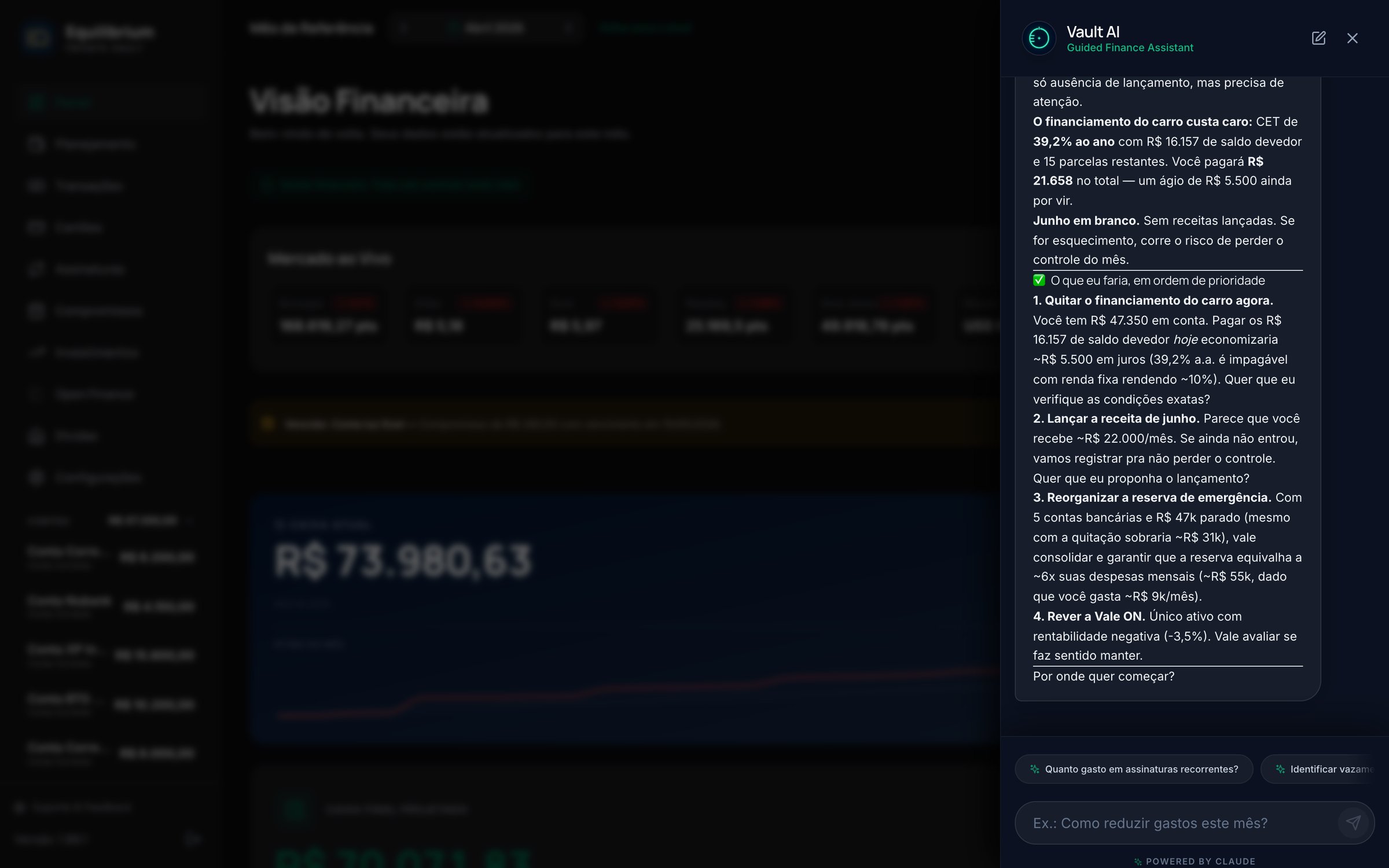 Vault AI respondendo análise patrimonial mensal — situação atual, breakdown por conta, tendência de 3 meses e recomendações personalizadas