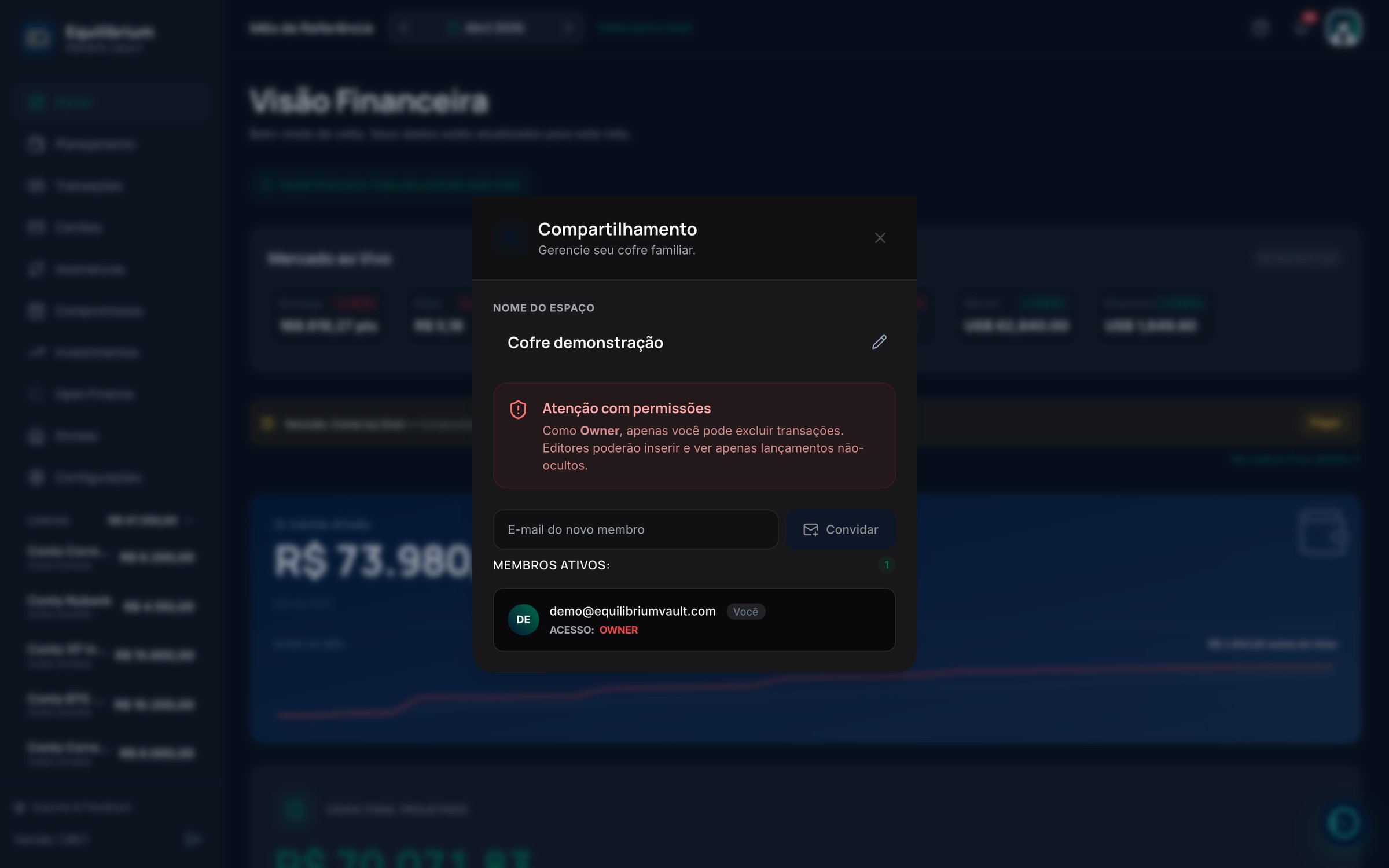 Modal de Compartilhamento de Cofre — convite por email, permissões por role (owner/editor/viewer) e lista de membros ativos